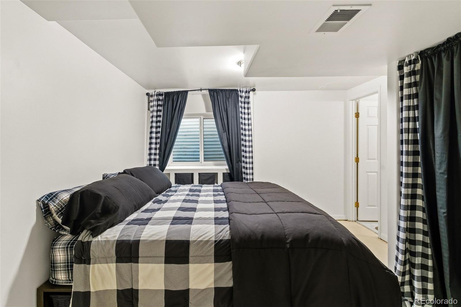 MLS Image #19 for 8651 e amherst drive,denver, Colorado