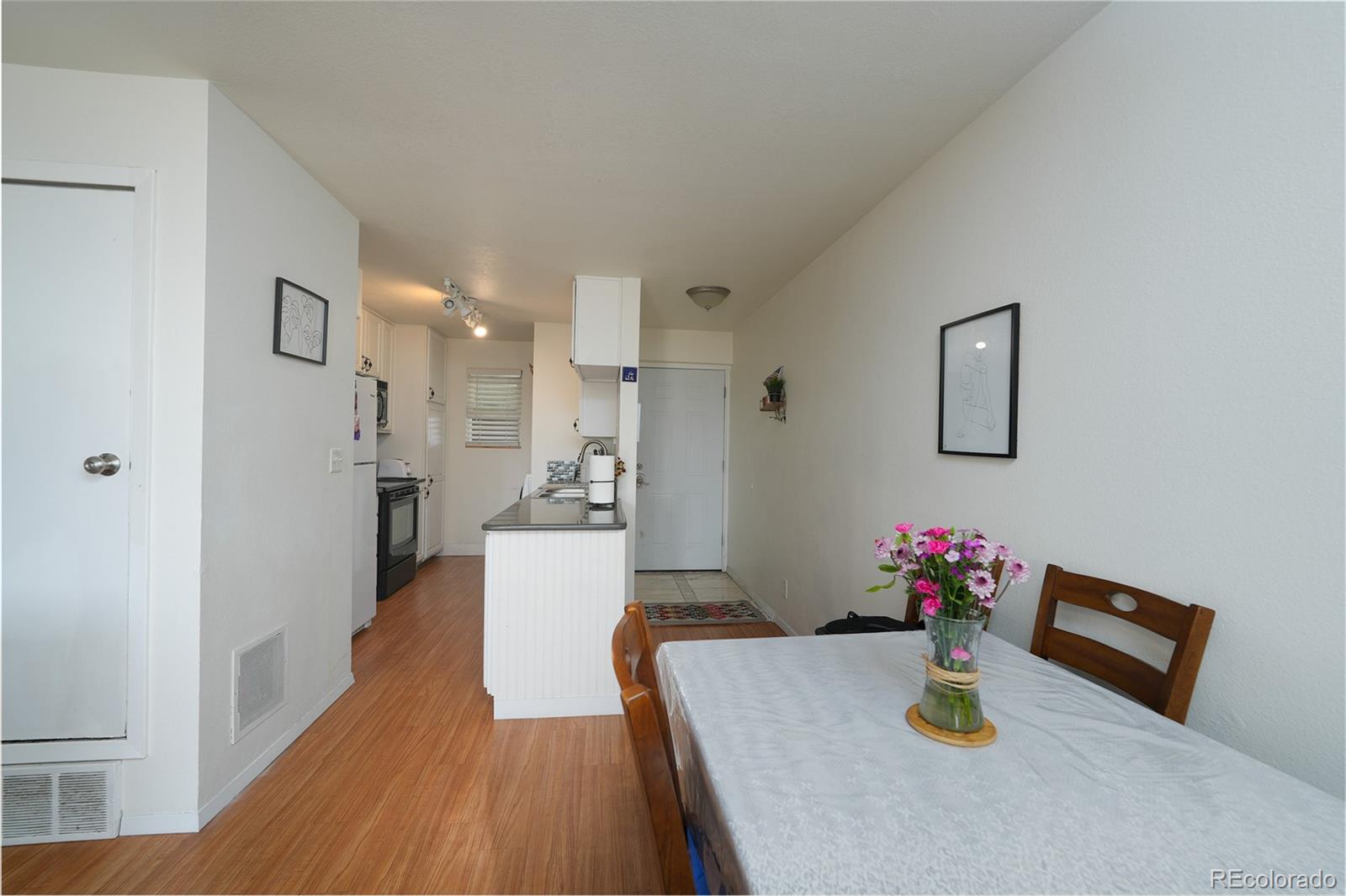 MLS Image #3 for 865 s quebec street,denver, Colorado