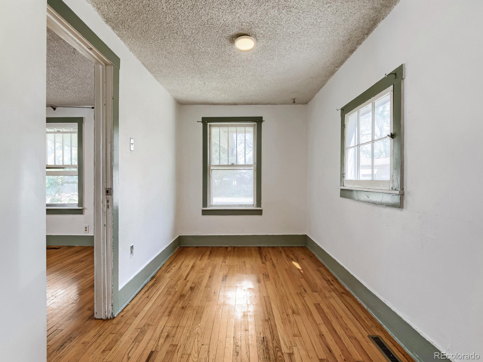 MLS Image #14 for 4075 s lincoln street,englewood, Colorado