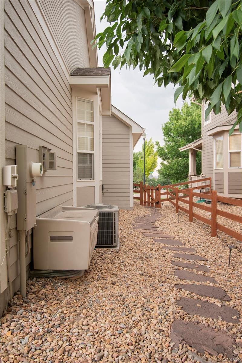 MLS Image #3 for 10496  stable lane,littleton, Colorado