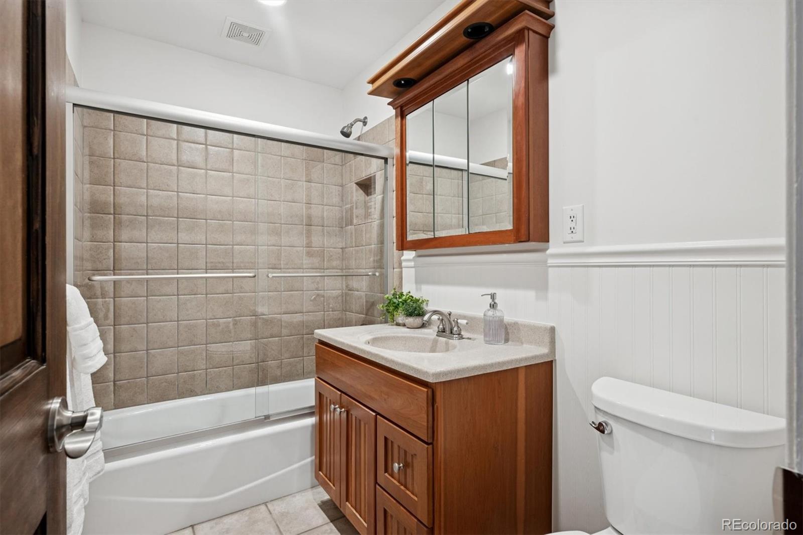 MLS Image #20 for 3390 s holly place,denver, Colorado