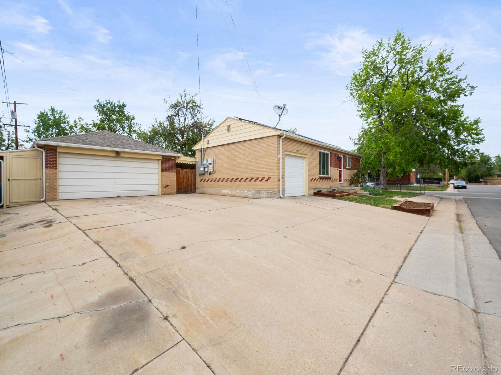 MLS Image #2 for 2161  meadowbrook drive,denver, Colorado