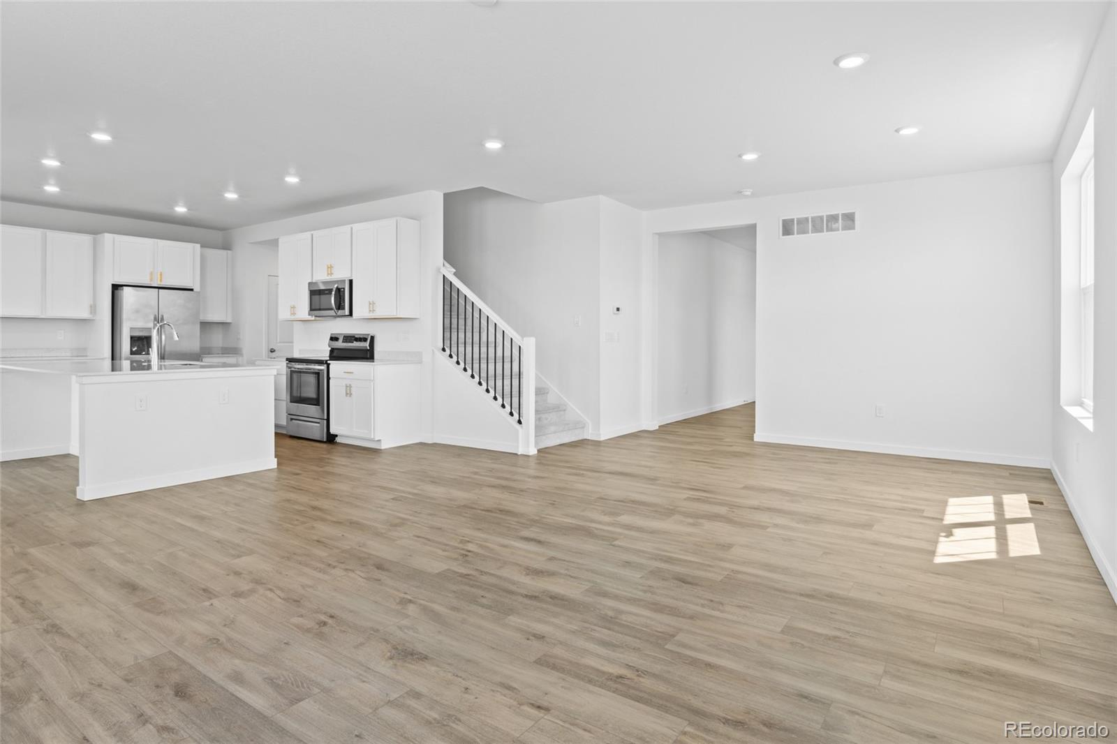 MLS Image #13 for 10231  tucson street,commerce city, Colorado