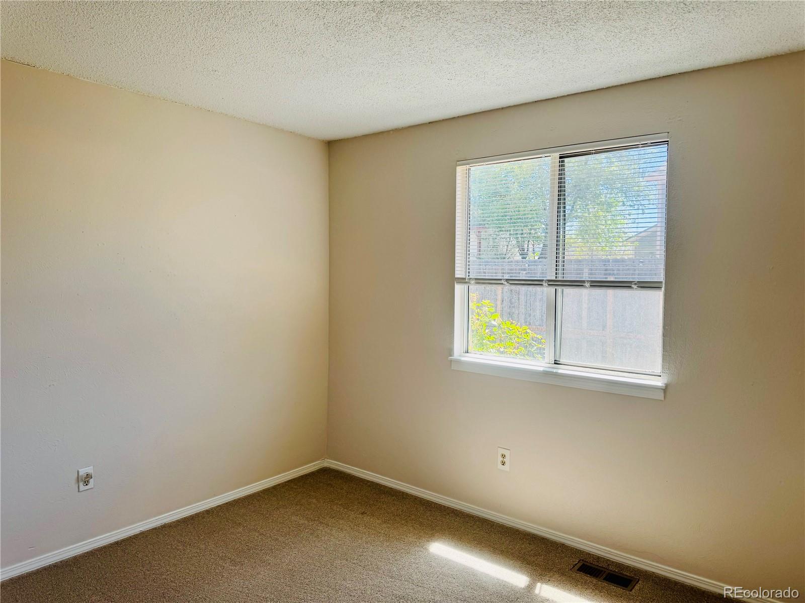 MLS Image #9 for 14862 e elk place,denver, Colorado