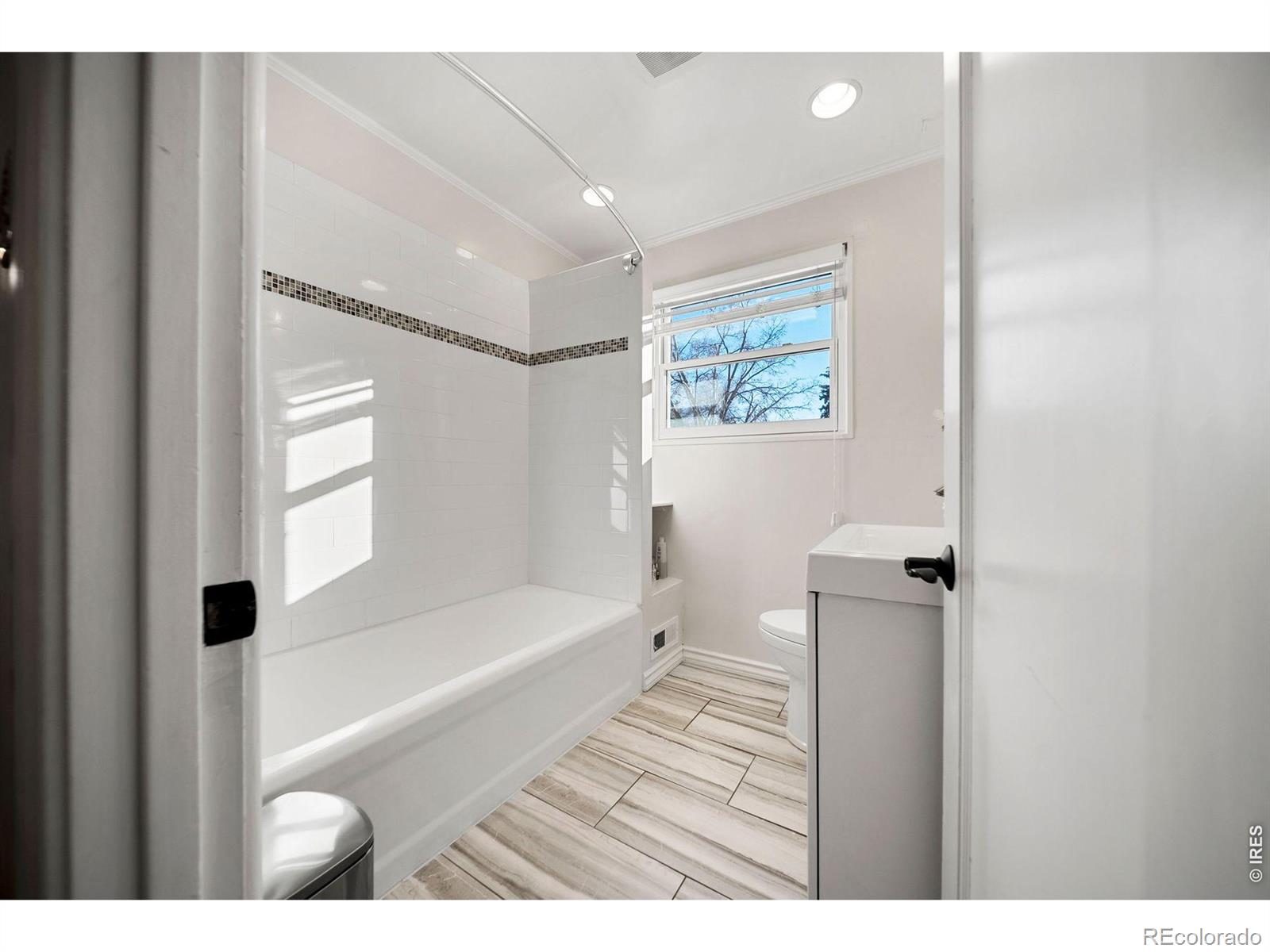 MLS Image #33 for 4949 e 6th ave pkwy,denver, Colorado