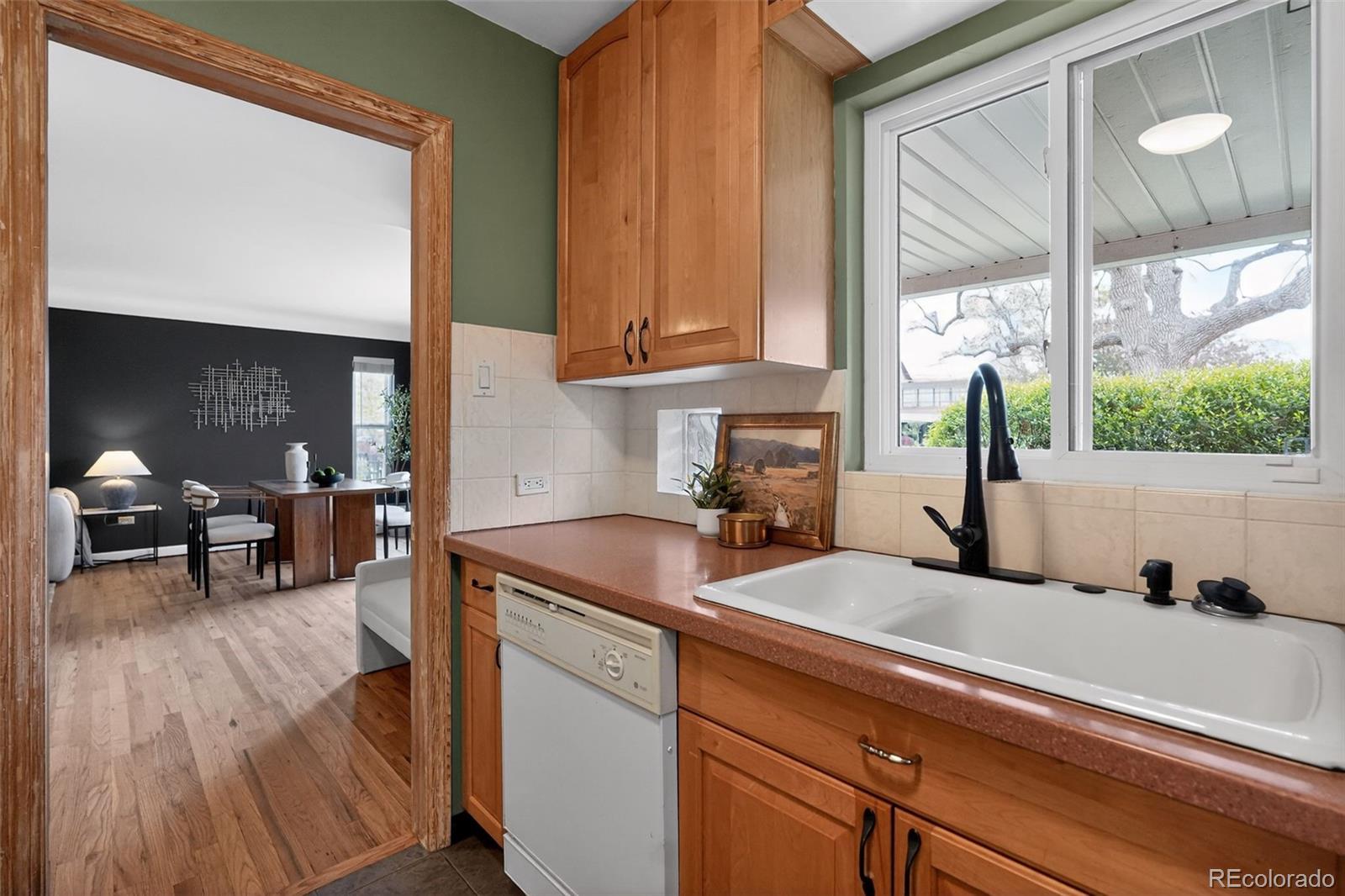 MLS Image #11 for 2621  leyden street,denver, Colorado