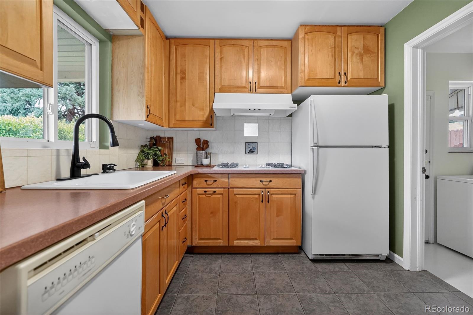 MLS Image #7 for 2621  leyden street,denver, Colorado