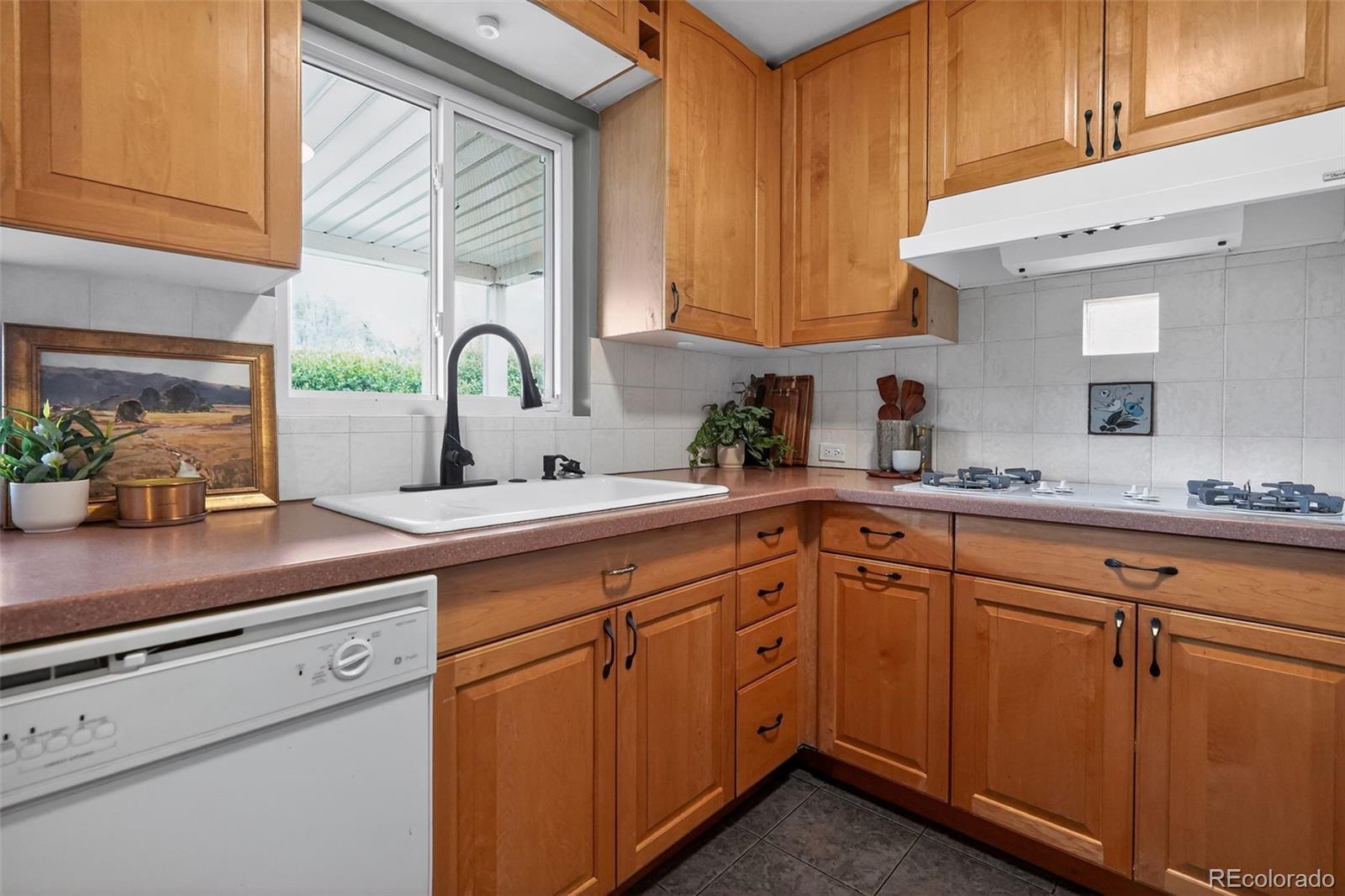 MLS Image #8 for 2621  leyden street,denver, Colorado