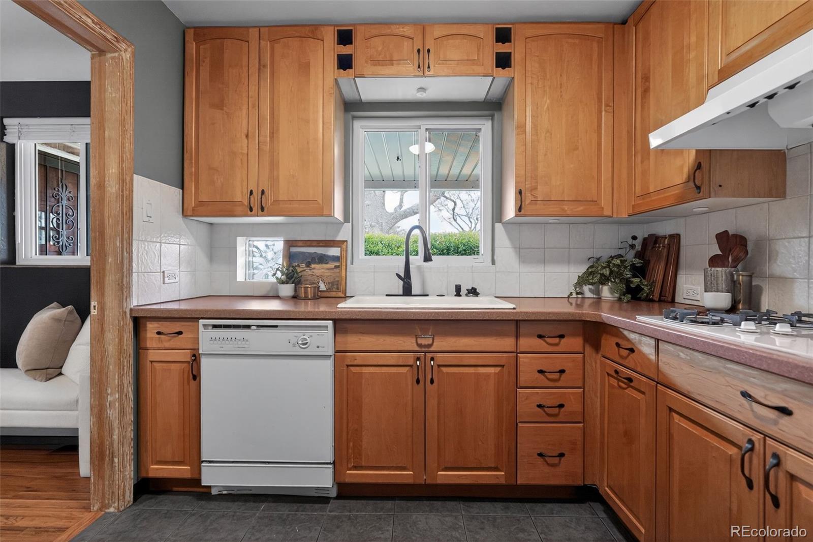 MLS Image #9 for 2621  leyden street,denver, Colorado
