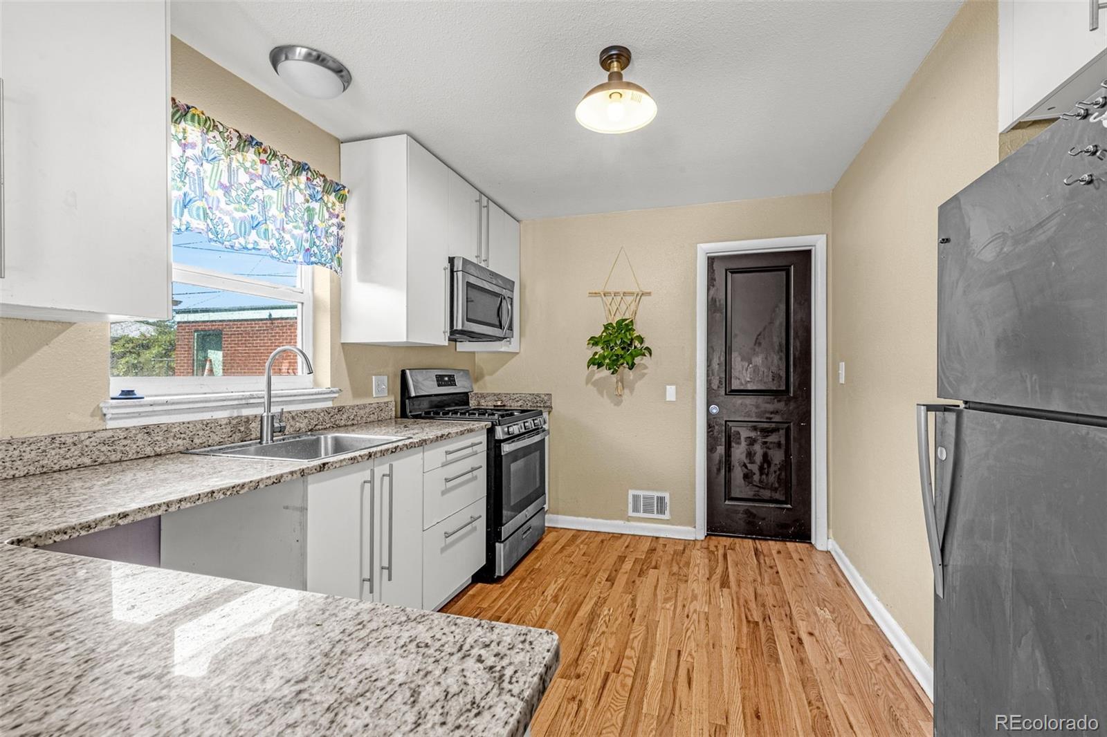 MLS Image #6 for 3351  jasmine street,denver, Colorado
