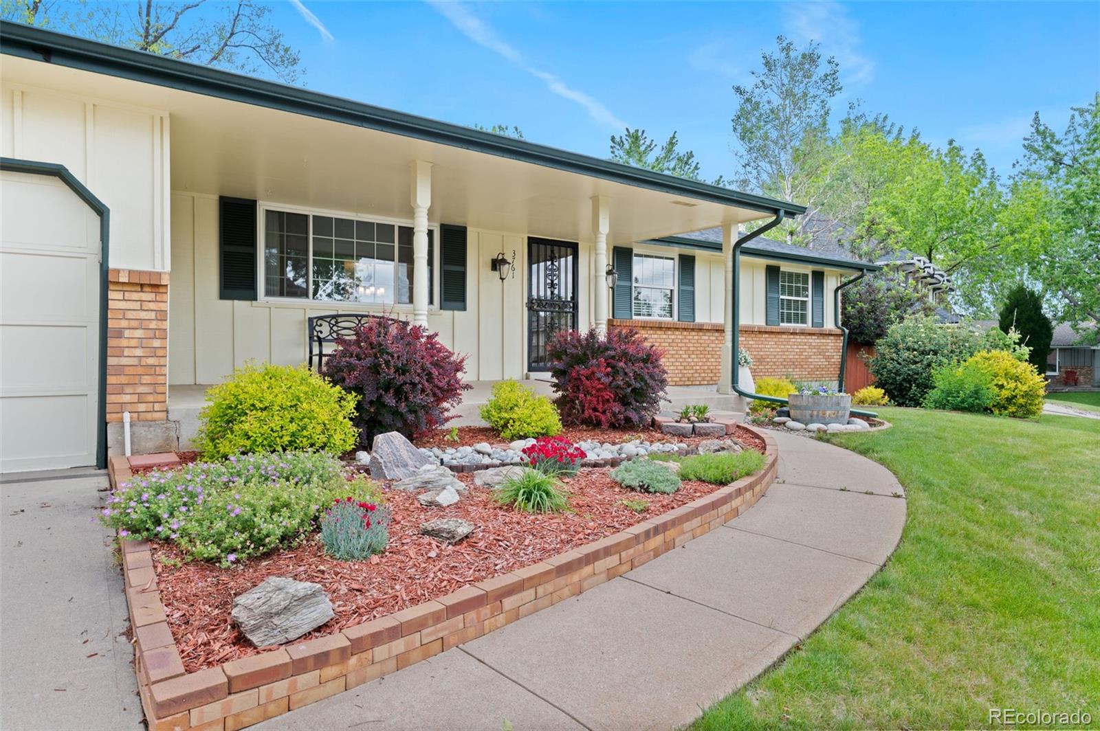MLS Image #3 for 3761 s eaton street,denver, Colorado