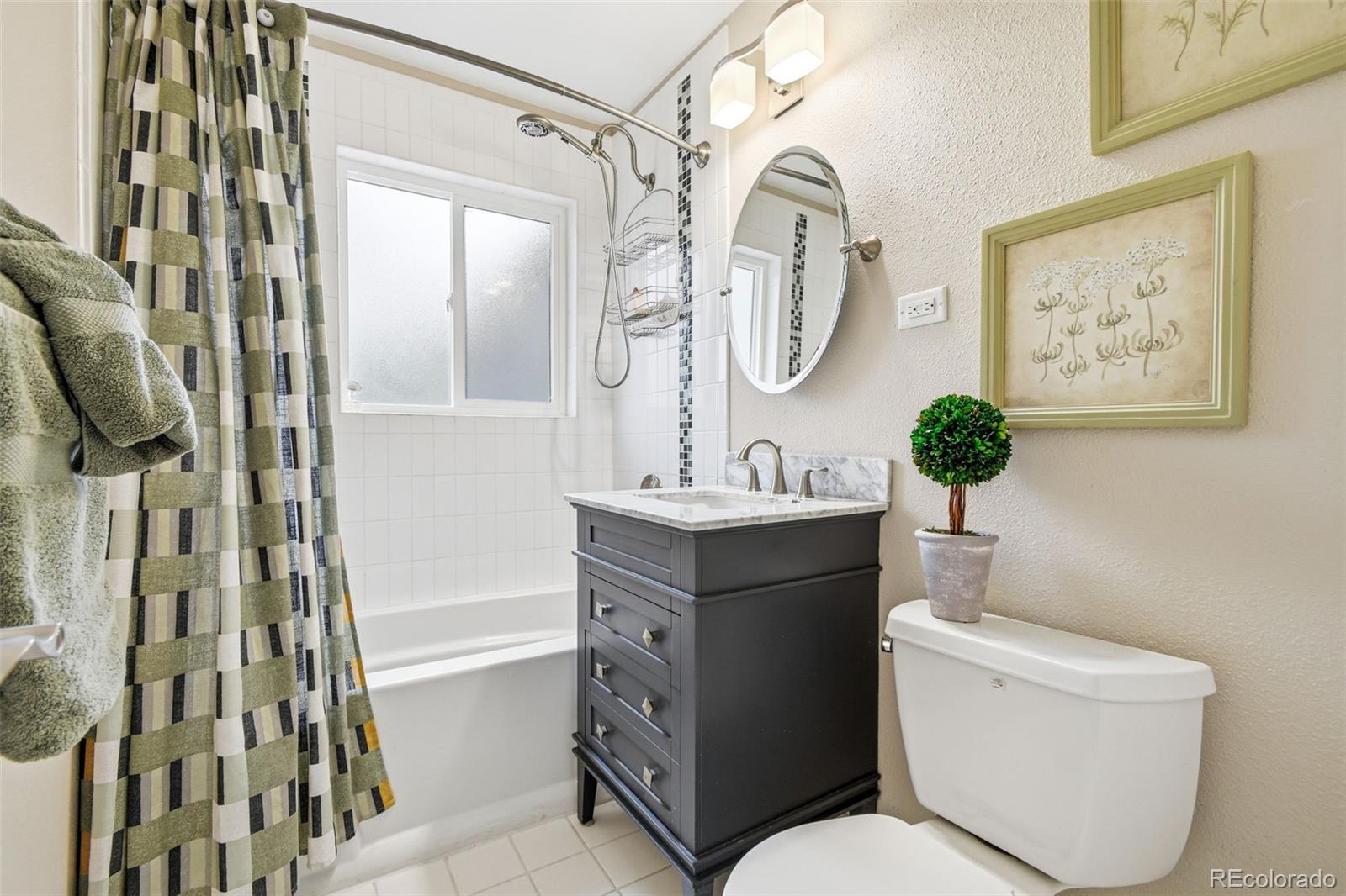 MLS Image #13 for 221  oneida street,denver, Colorado
