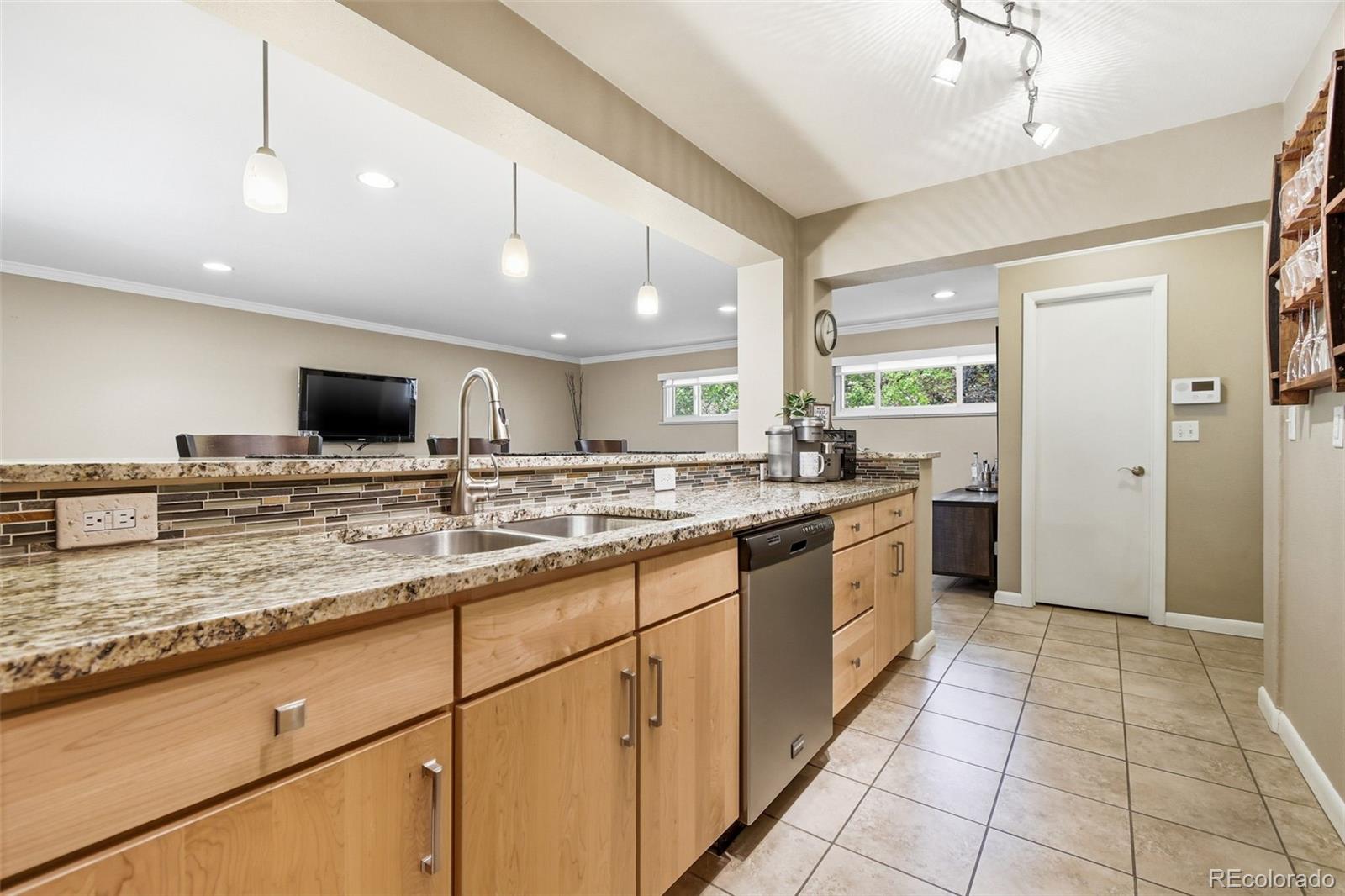 MLS Image #6 for 221  oneida street,denver, Colorado
