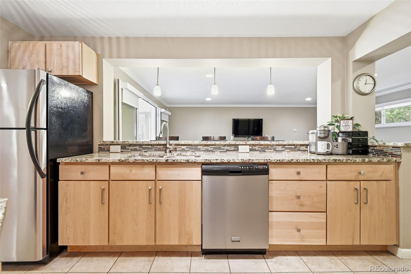MLS Image #8 for 221  oneida street,denver, Colorado