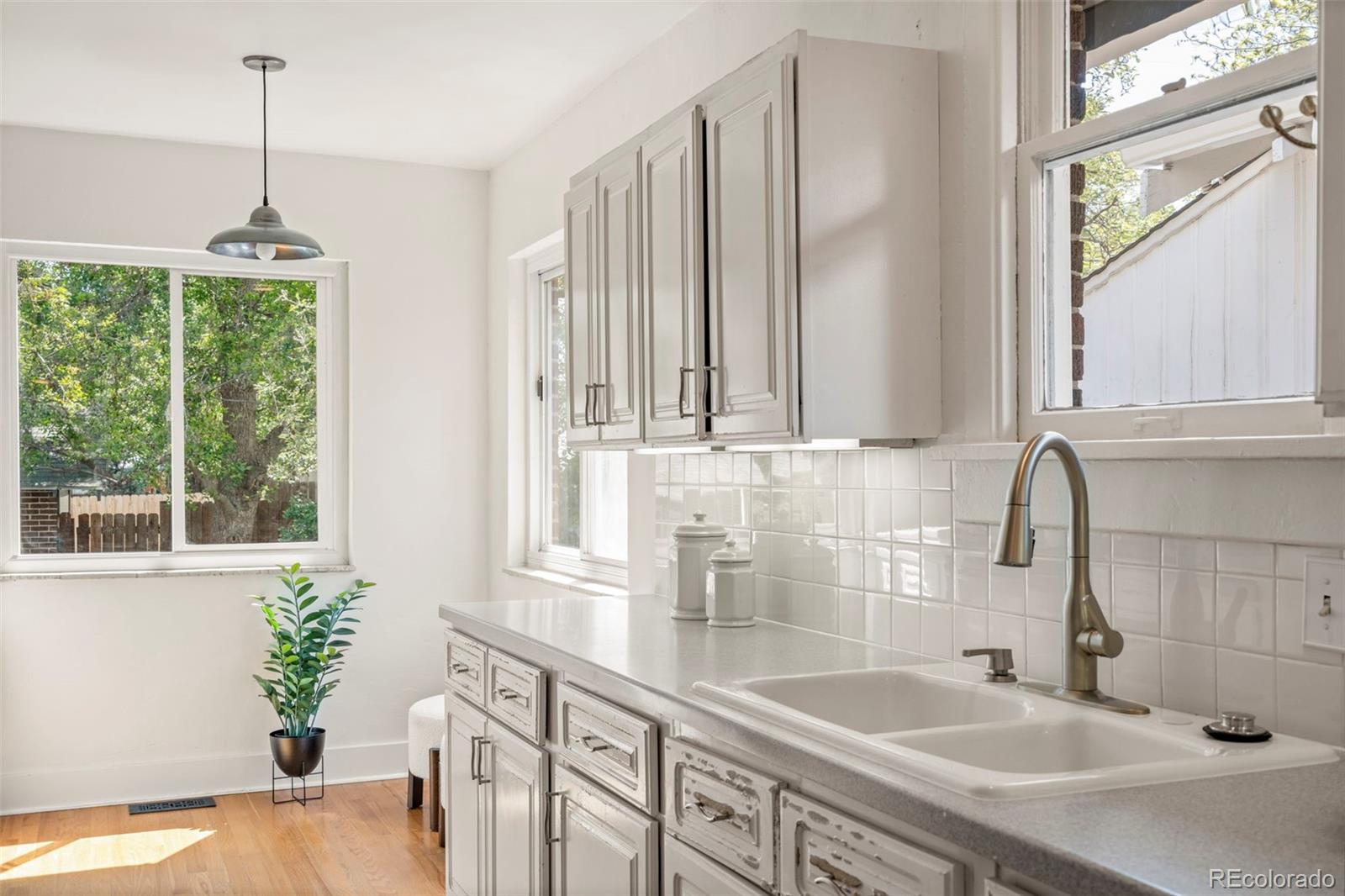 MLS Image #19 for 906  monroe street,denver, Colorado
