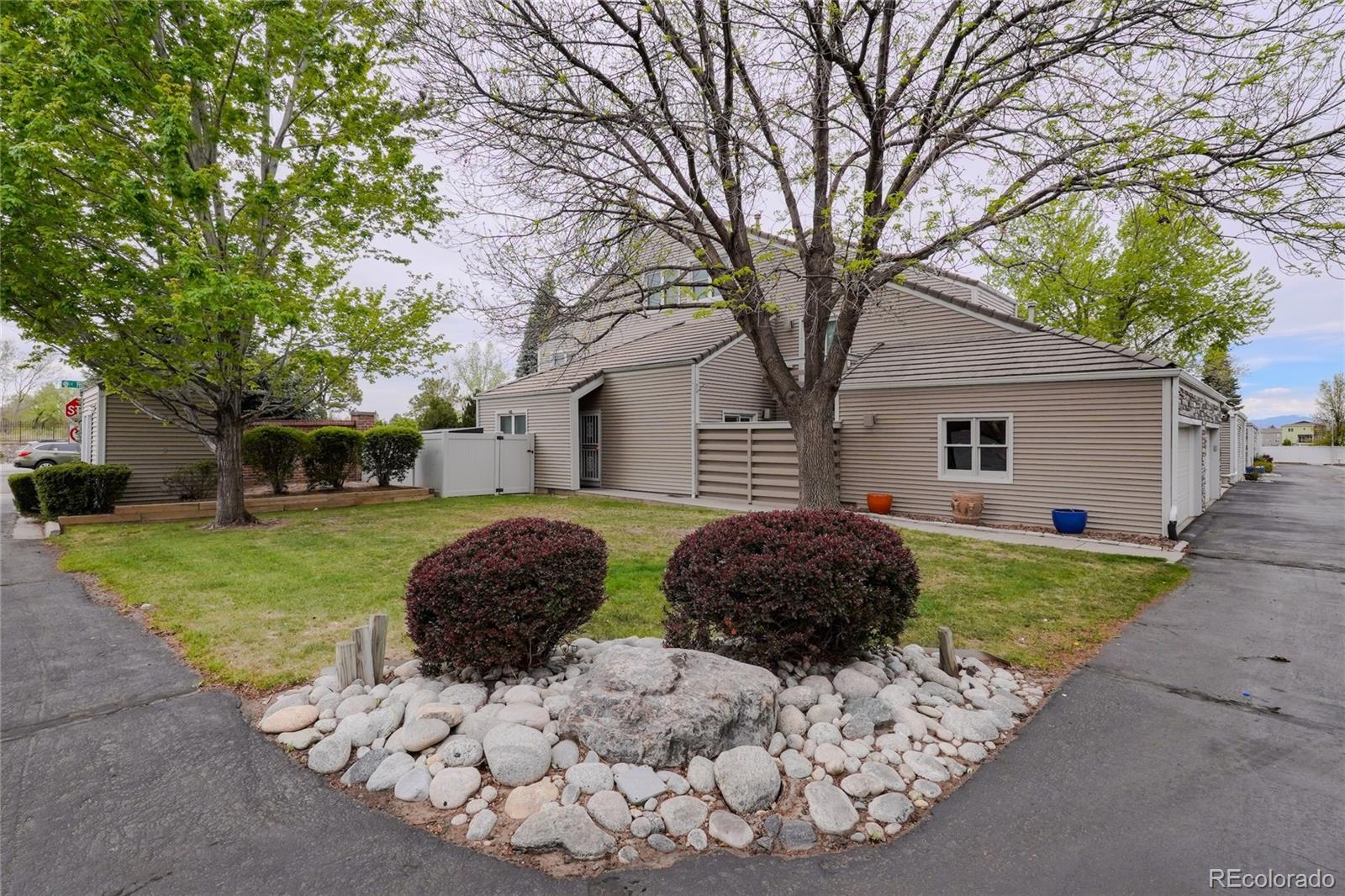 MLS Image #31 for 2267 s yosemite circle,denver, Colorado