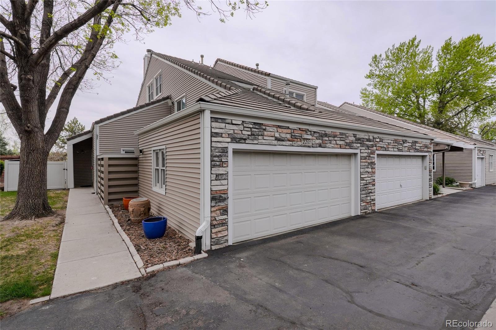 MLS Image #33 for 2267 s yosemite circle,denver, Colorado