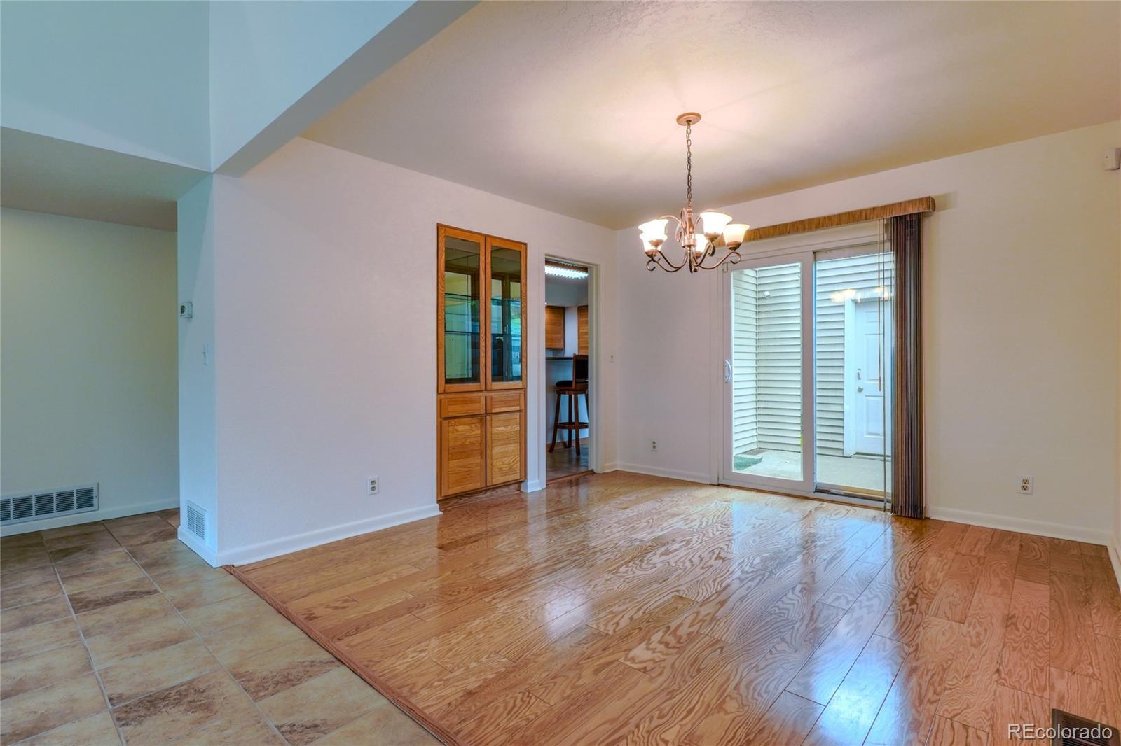 MLS Image #5 for 2267 s yosemite circle,denver, Colorado