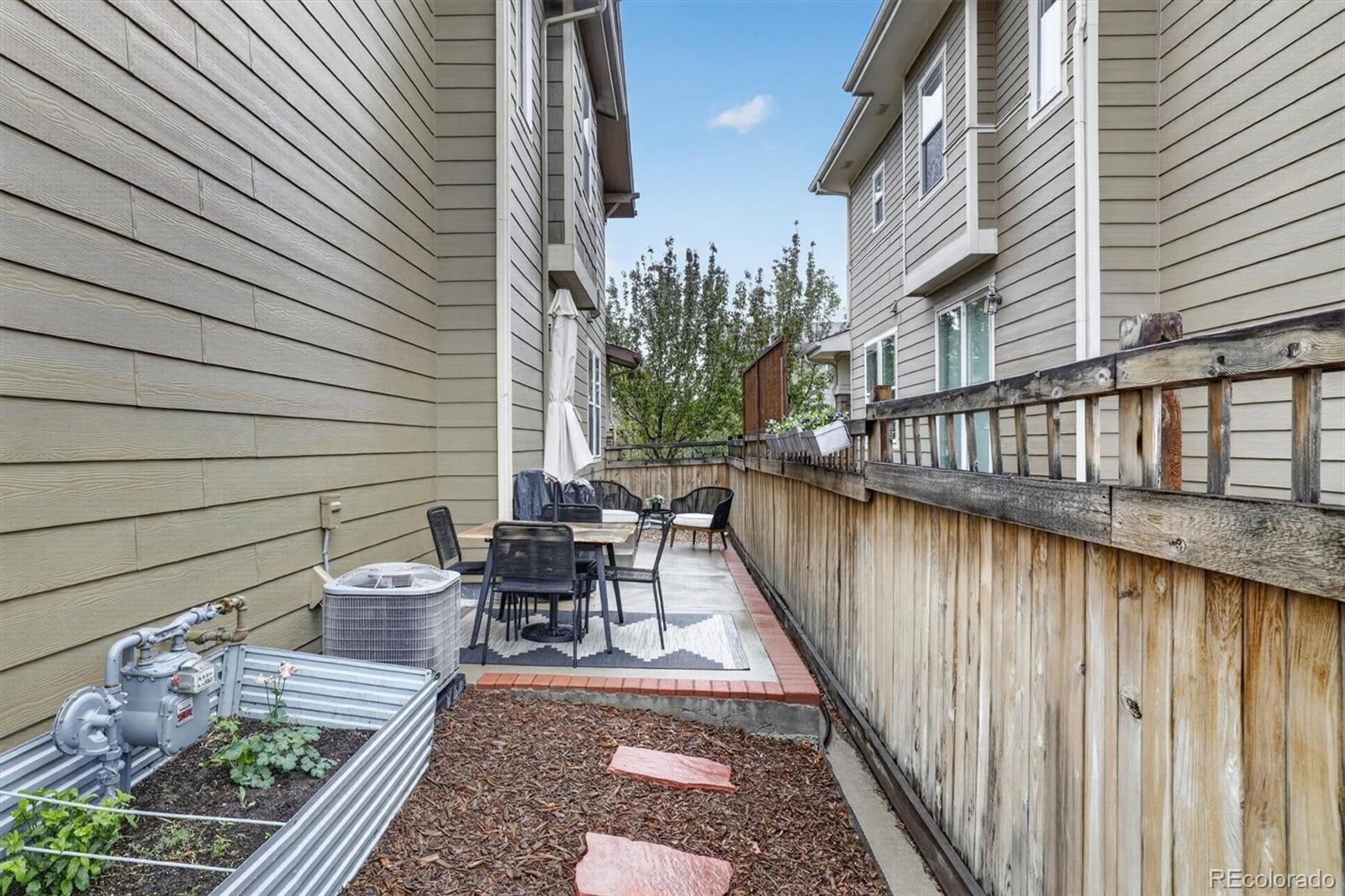 MLS Image #26 for 11277 e 28th place,denver, Colorado