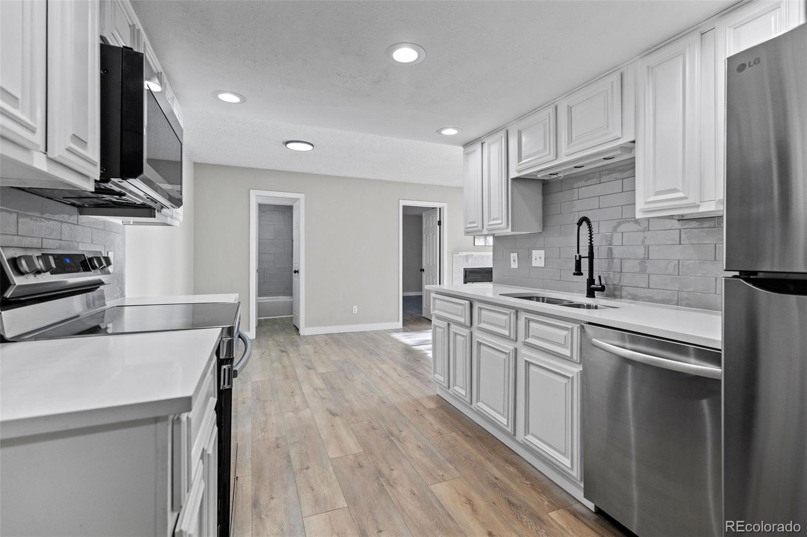 MLS Image #6 for 2318 s troy street,aurora, Colorado