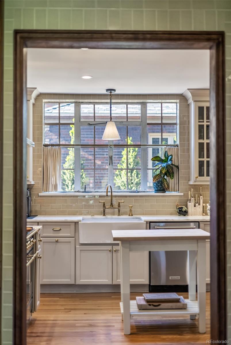 MLS Image #11 for 3215 e 7th avenue parkway,denver, Colorado