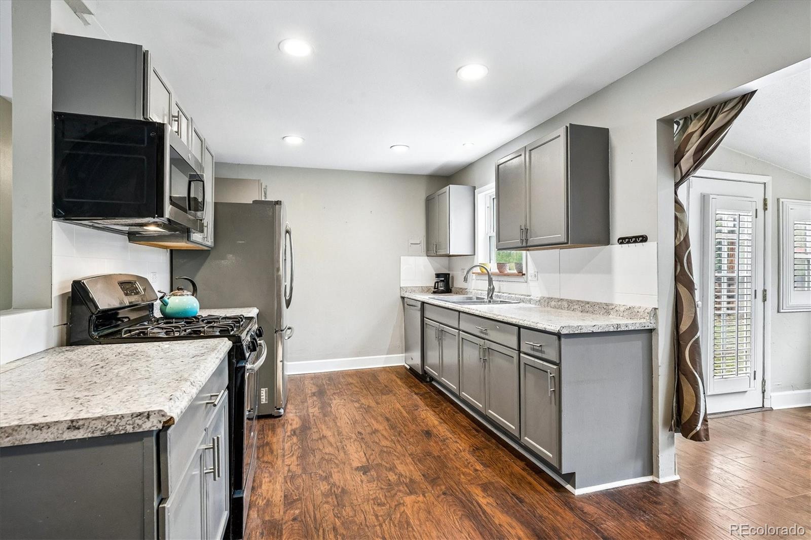 MLS Image #4 for 6055 e minnesota drive,denver, Colorado