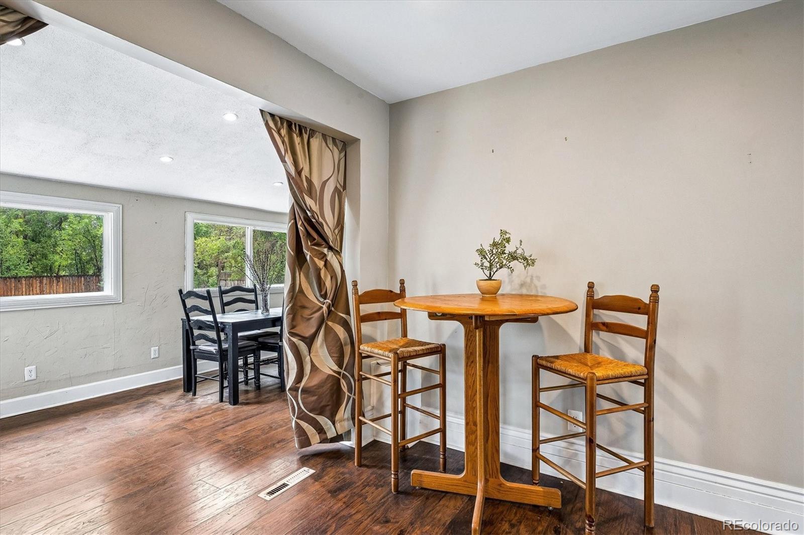 MLS Image #6 for 6055 e minnesota drive,denver, Colorado
