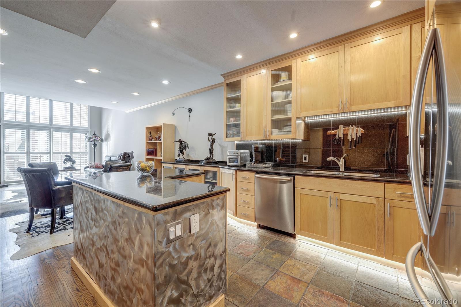 MLS Image #3 for 1512  larimer street 24,denver, Colorado