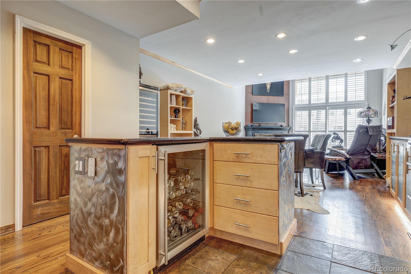 MLS Image #7 for 1512  larimer street 24,denver, Colorado