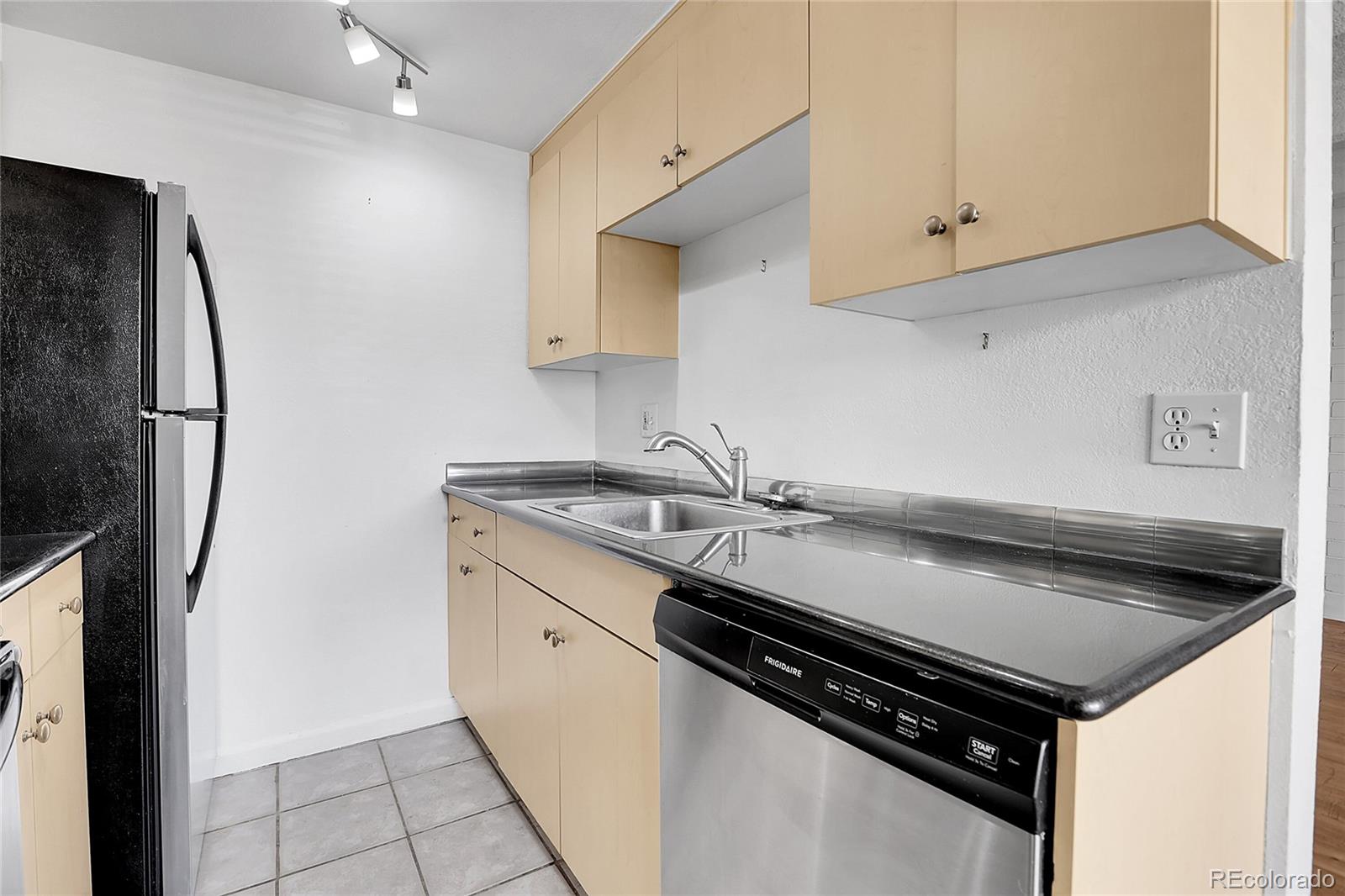 MLS Image #6 for 250 n pearl street,denver, Colorado
