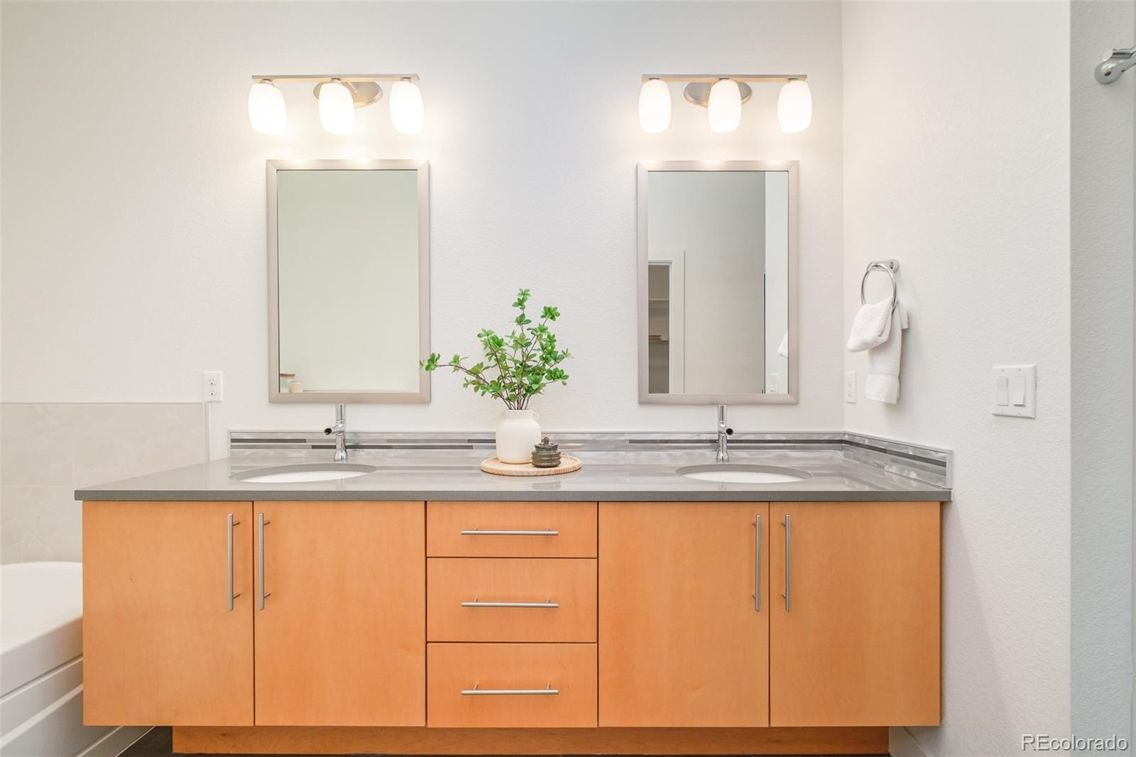 MLS Image #23 for 5054  valentia street,denver, Colorado