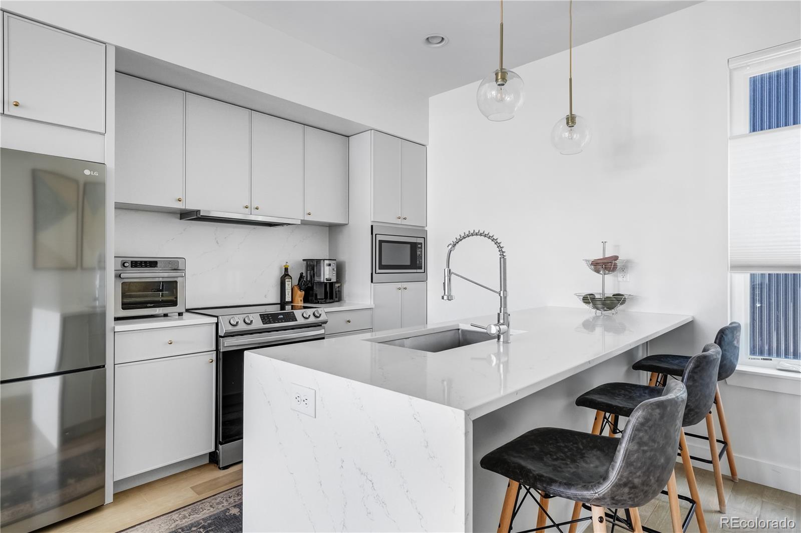 MLS Image #9 for 2578 s broadway  ,denver, Colorado