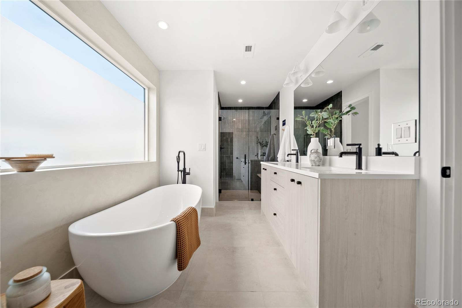 MLS Image #22 for 2359 s bannock street,denver, Colorado