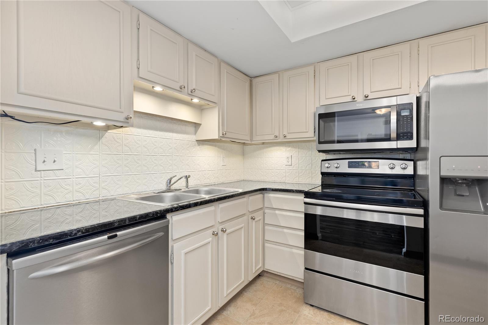 MLS Image #10 for 3550 s harlan street,denver, Colorado