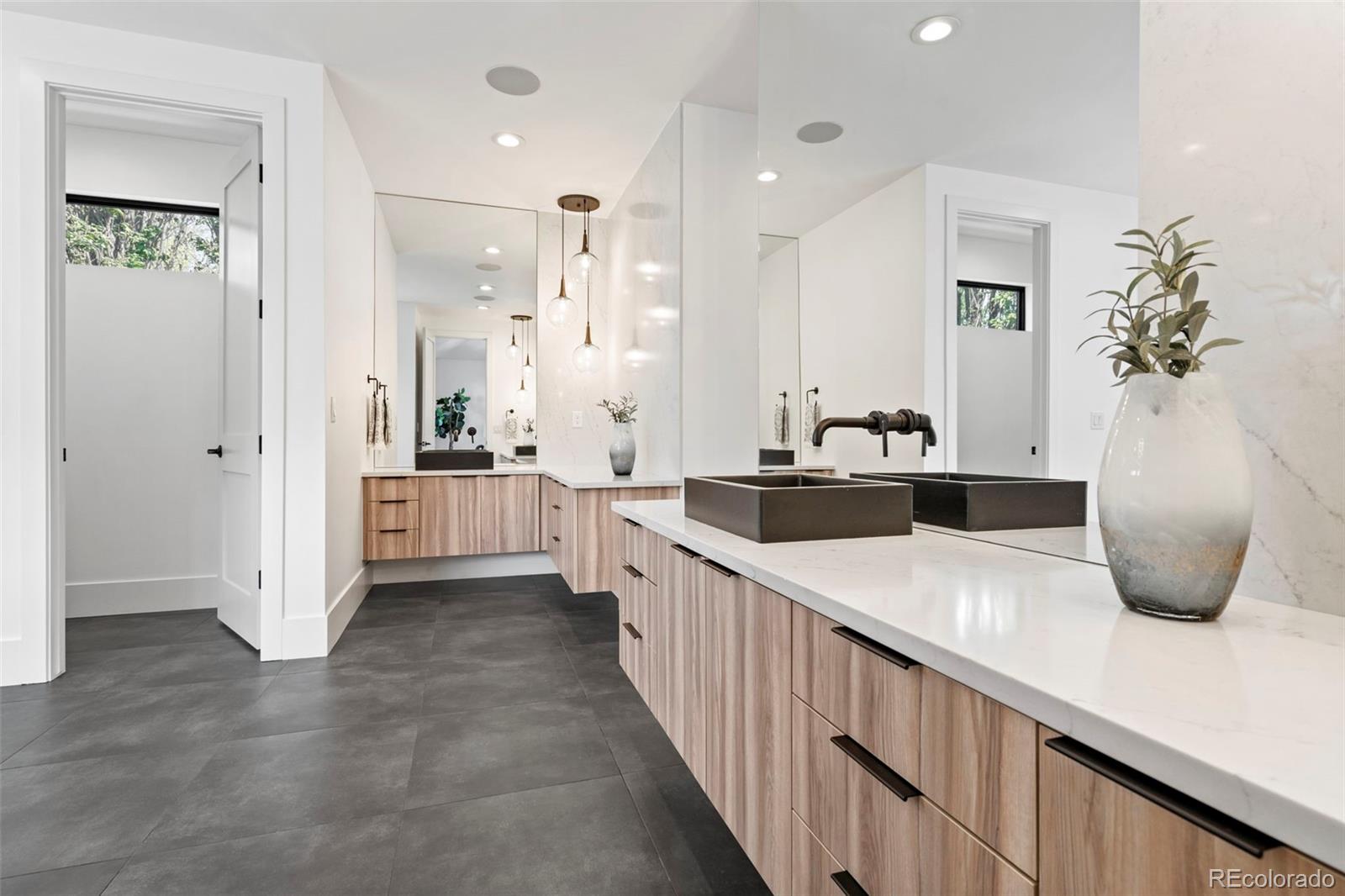 MLS Image #18 for 959 s vine street,denver, Colorado