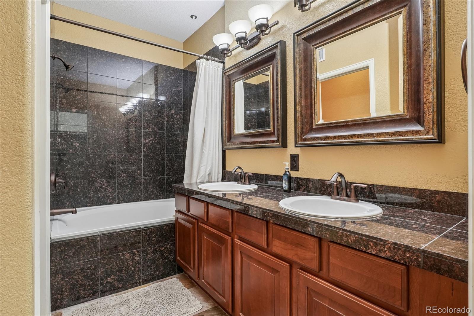 MLS Image #26 for 2468  syracuse street,denver, Colorado