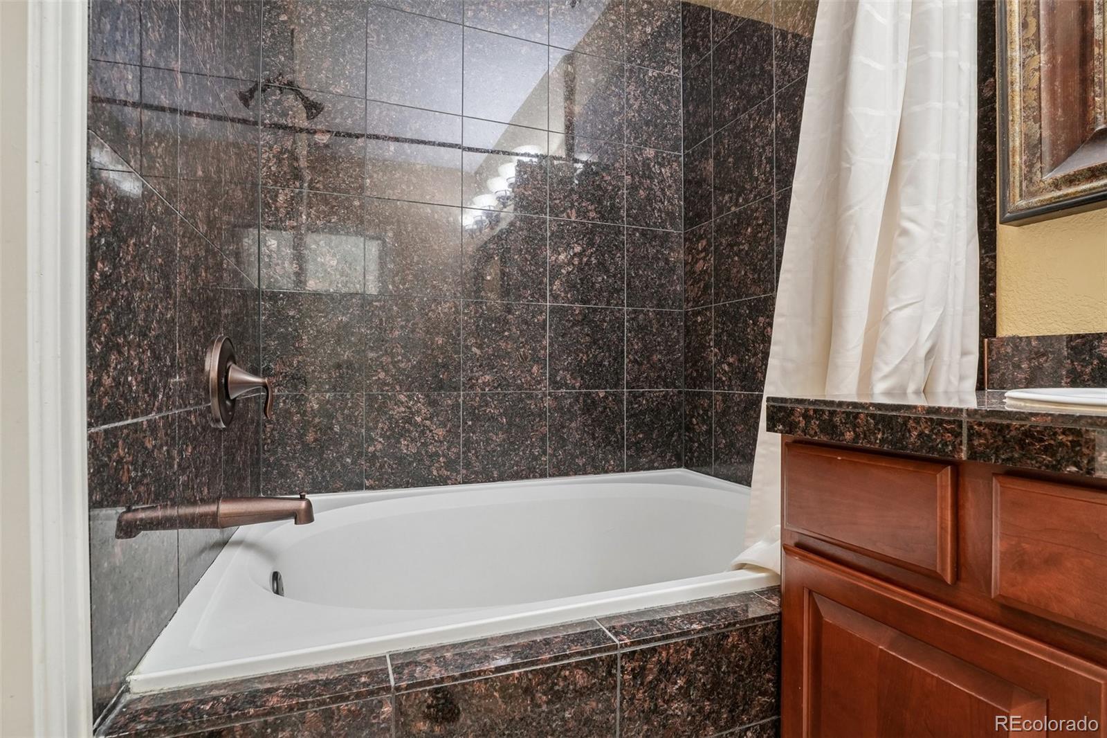 MLS Image #27 for 2468  syracuse street,denver, Colorado