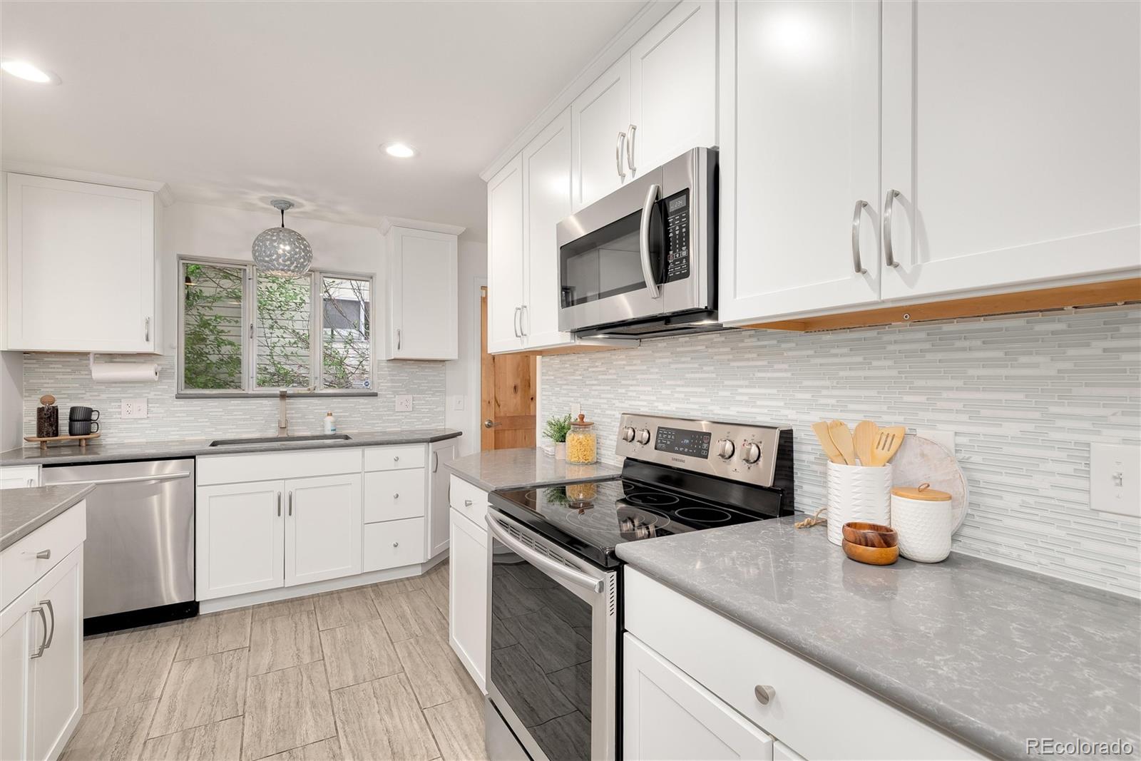 MLS Image #11 for 1522 s cherry street,denver, Colorado