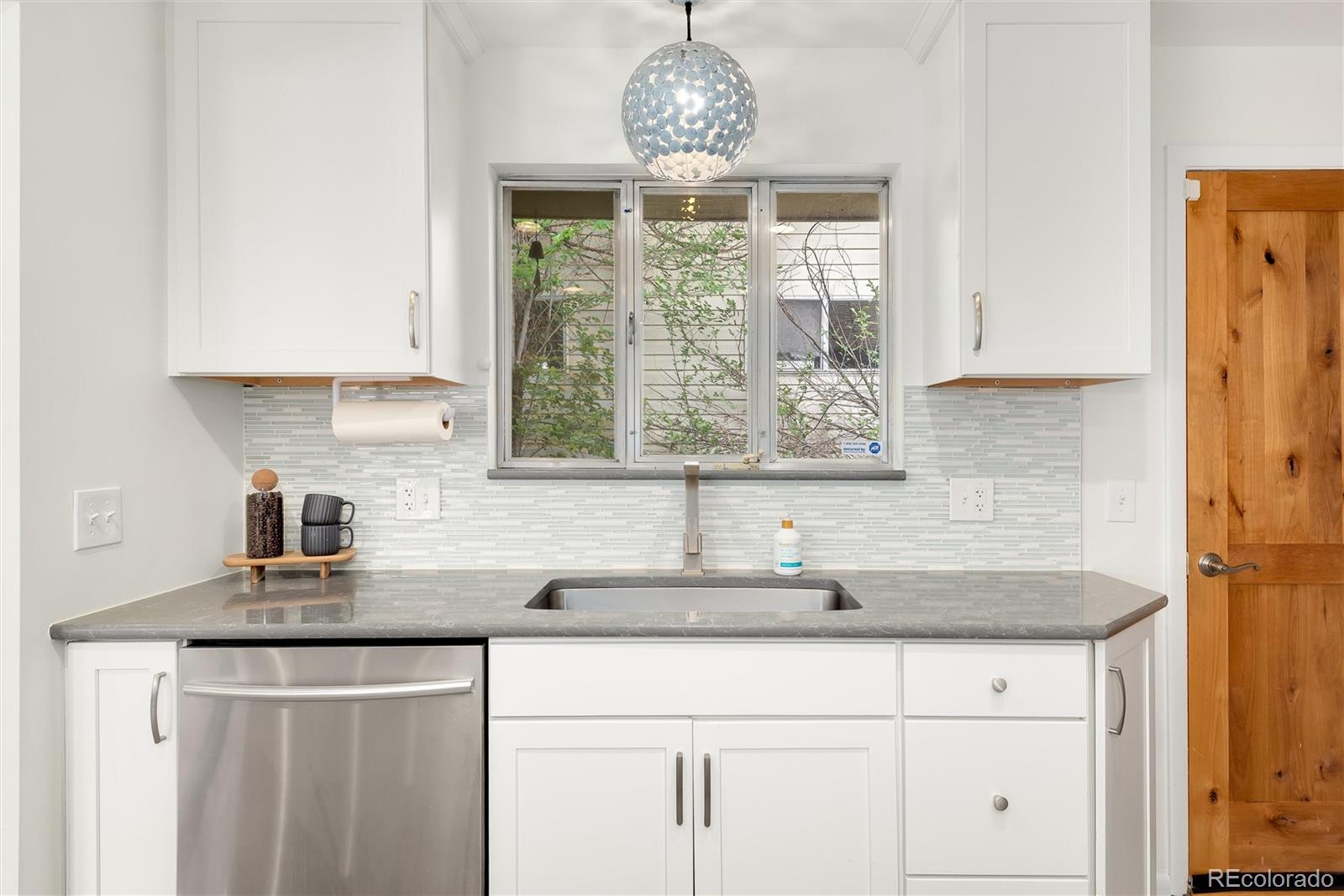 MLS Image #12 for 1522 s cherry street,denver, Colorado