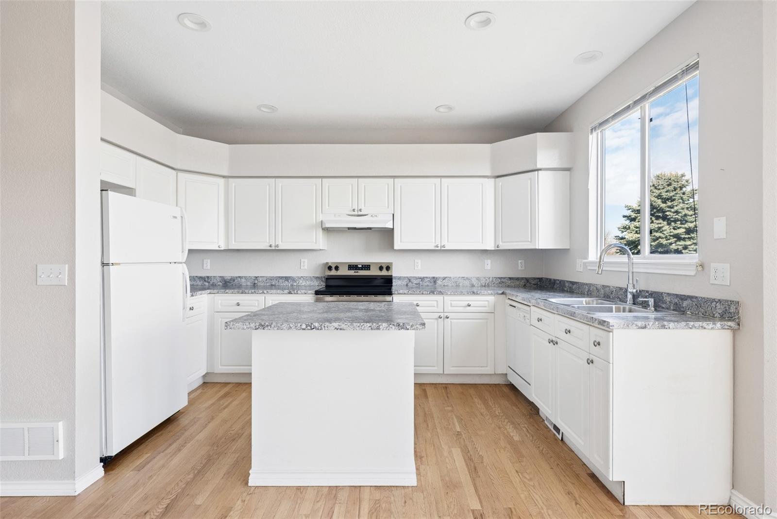 MLS Image #6 for 1577 s pitkin circle,aurora, Colorado