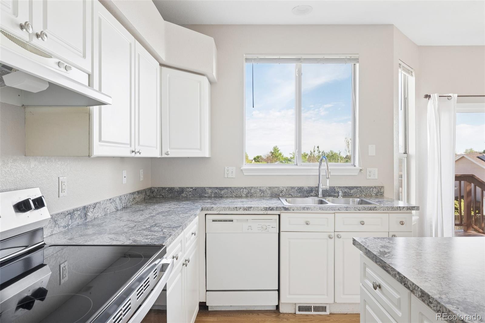 MLS Image #7 for 1577 s pitkin circle,aurora, Colorado