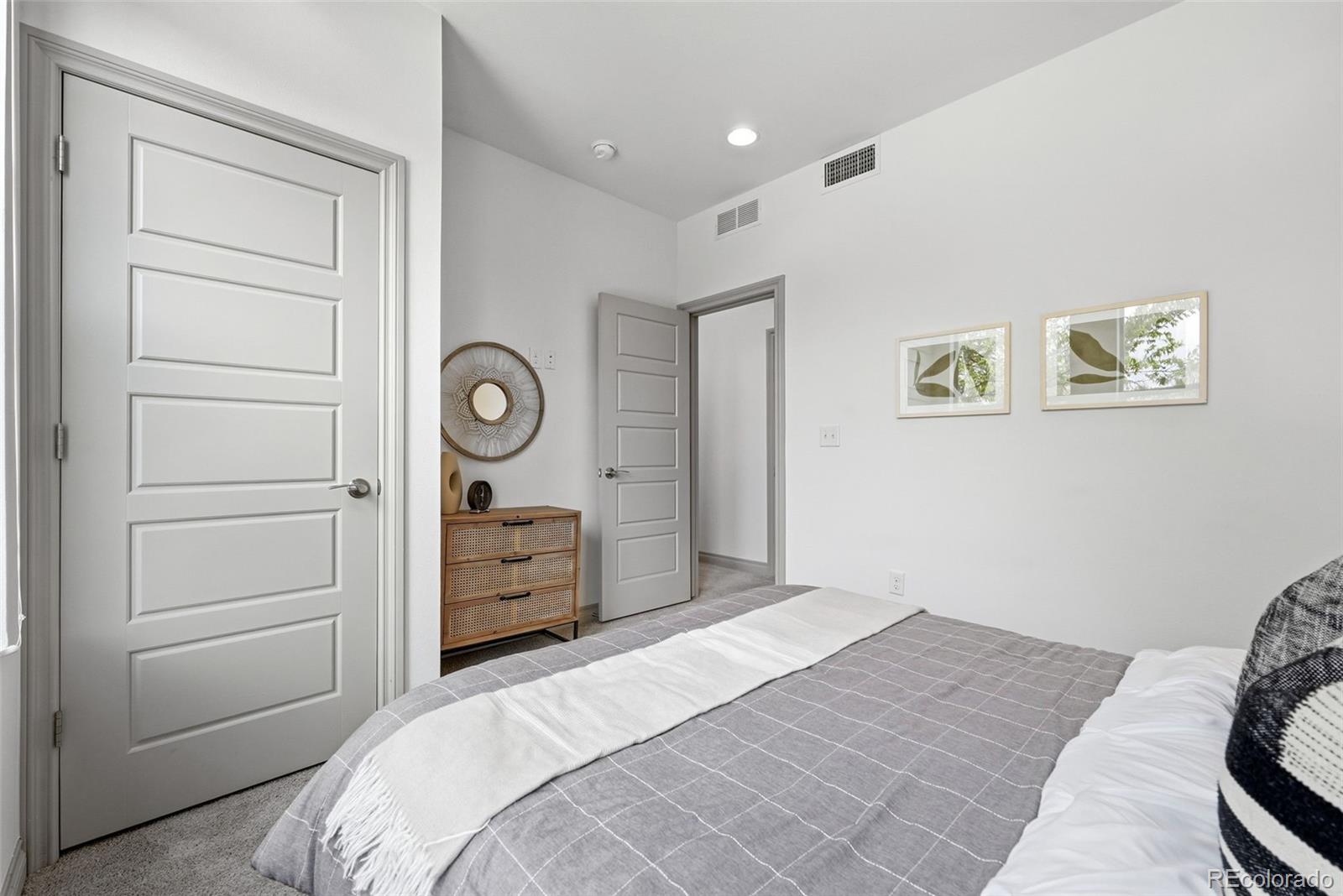 MLS Image #21 for 1335  jackson street,denver, Colorado