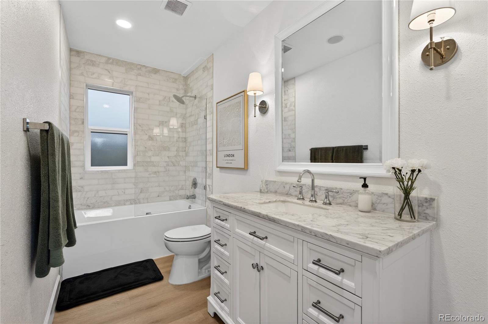 MLS Image #14 for 1528  harrison street,denver, Colorado
