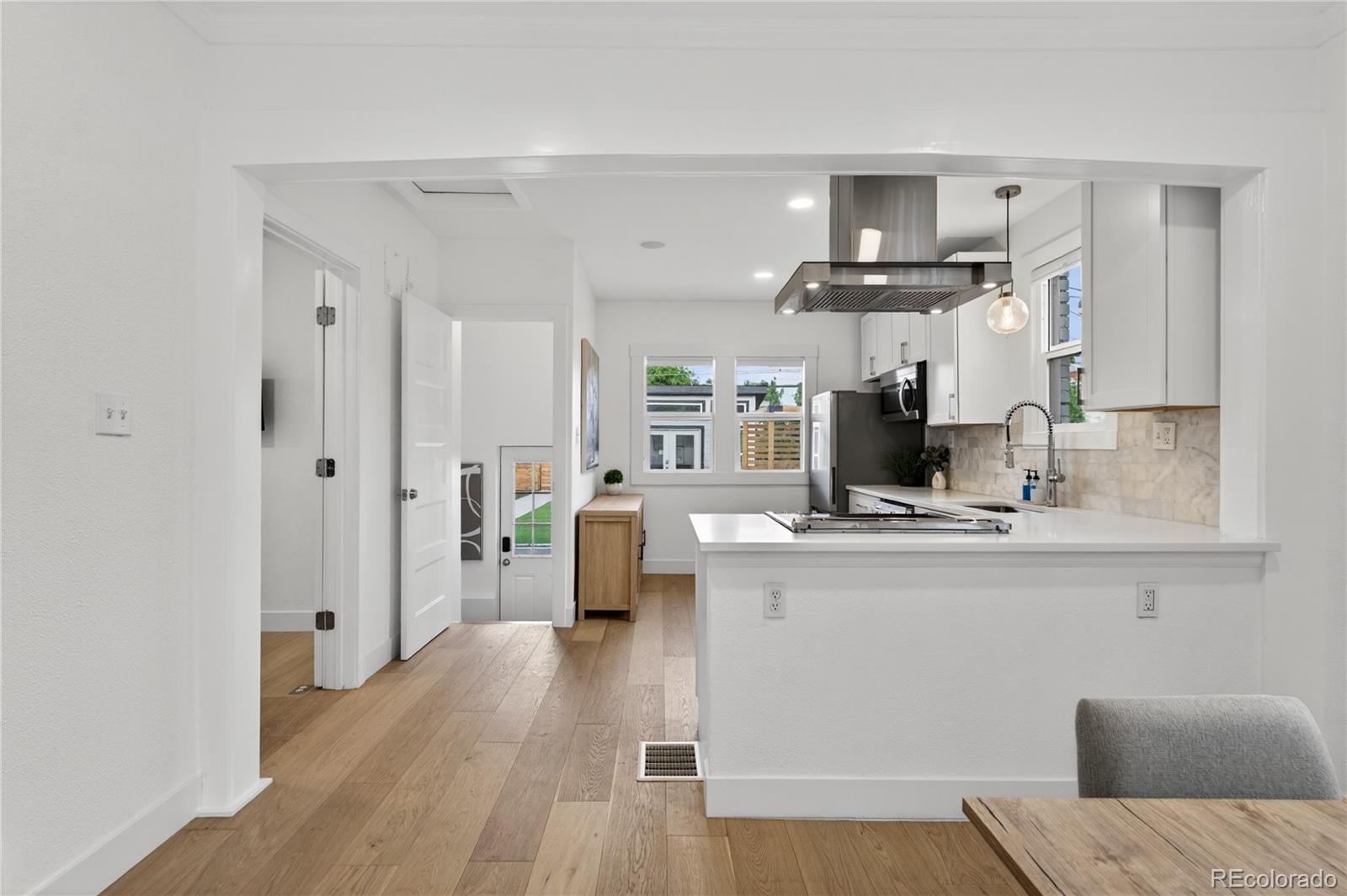 MLS Image #9 for 1528  harrison street,denver, Colorado