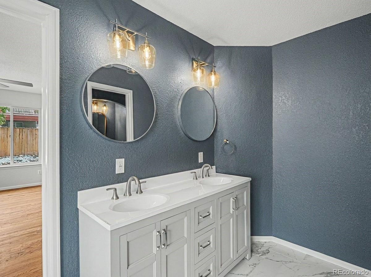 MLS Image #11 for 20734 e 49th avenue,denver, Colorado