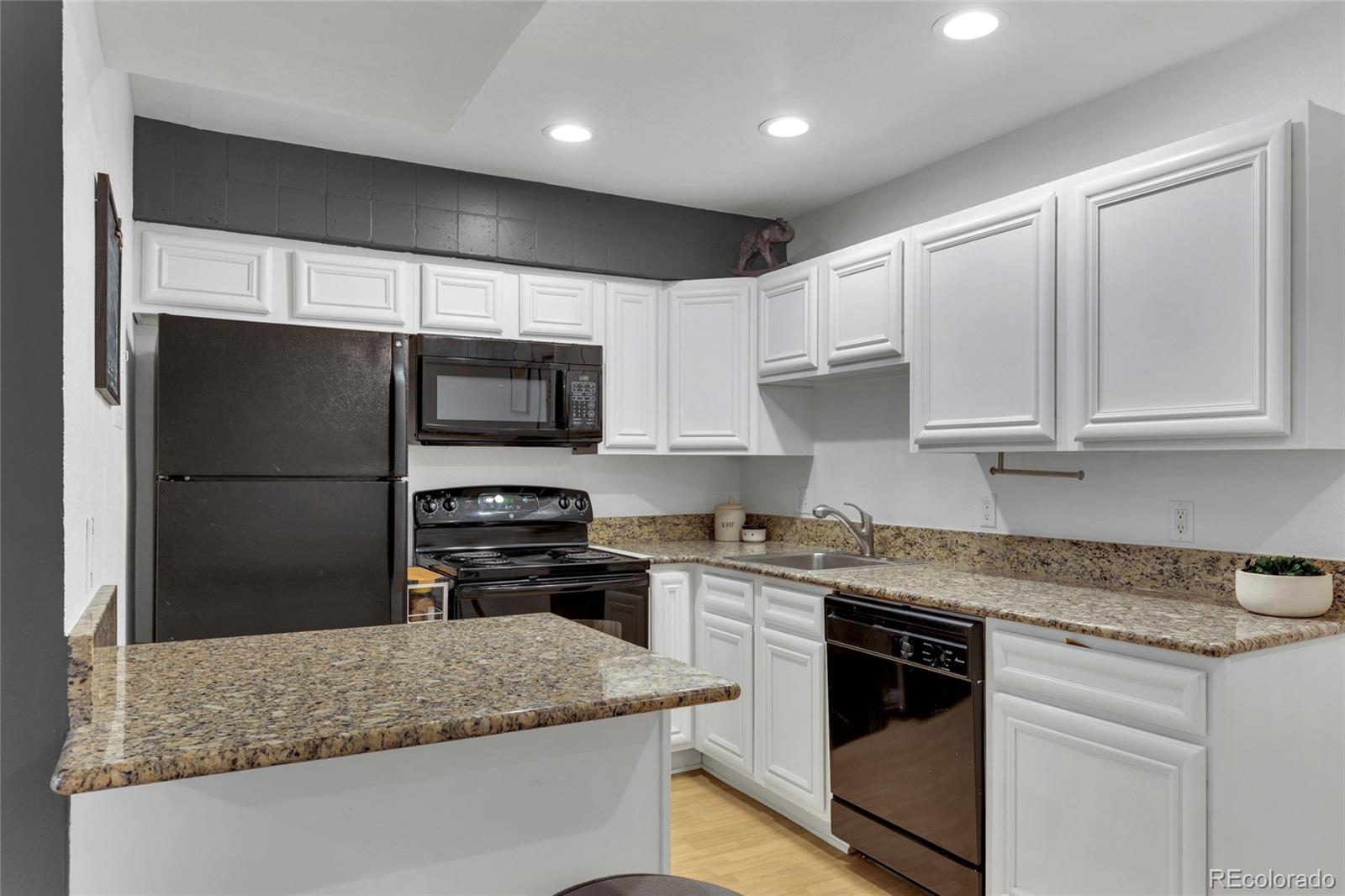 MLS Image #5 for 5300 e cherry creek south drive 1211,denver, Colorado