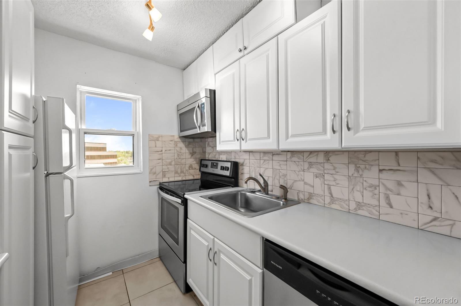 MLS Image #11 for 2  adams street 1507,denver, Colorado