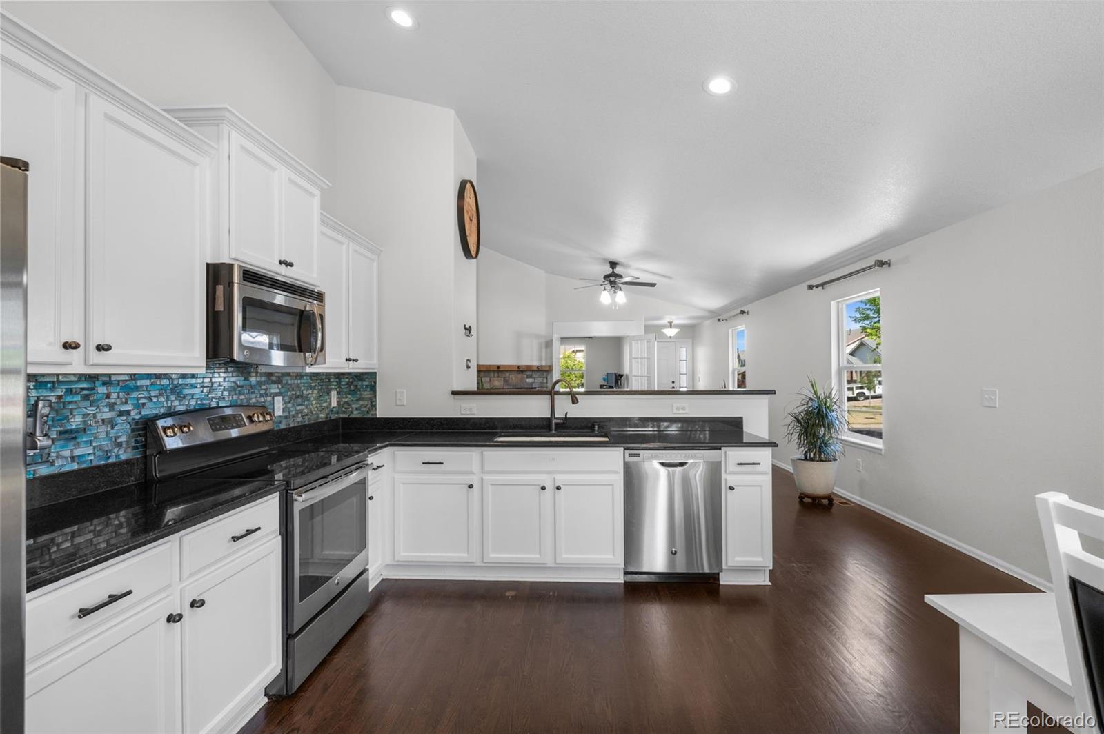 MLS Image #11 for 10288  olathe way,commerce city, Colorado
