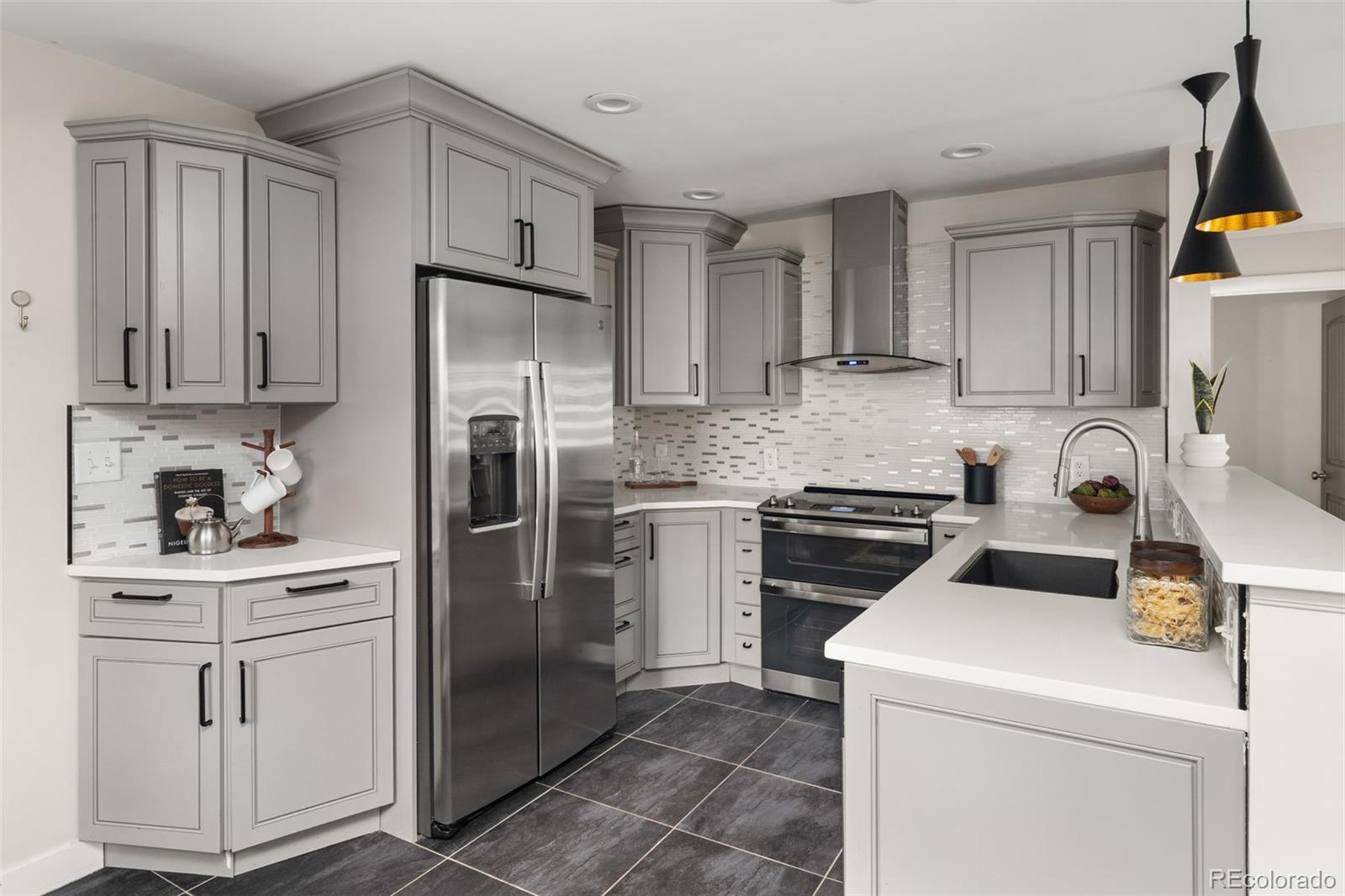 MLS Image #10 for 2801  poplar street,denver, Colorado