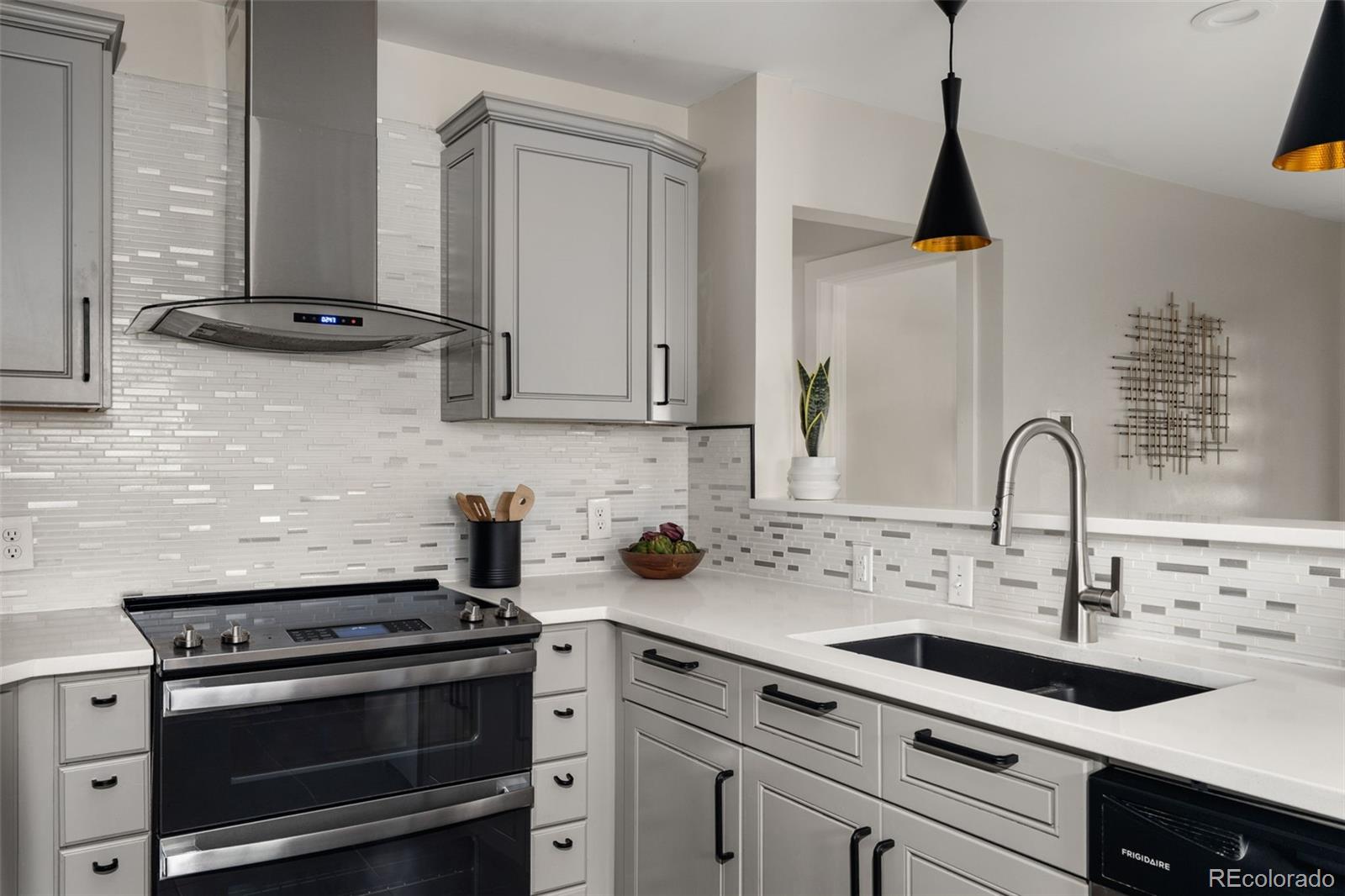 MLS Image #14 for 2801  poplar street,denver, Colorado
